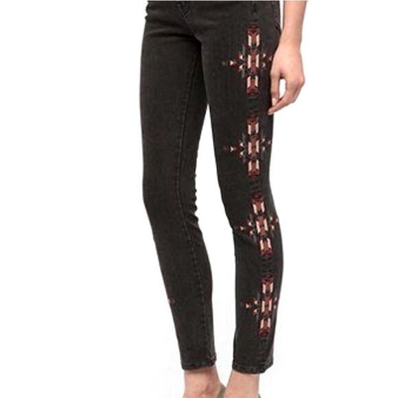 NWT BDG Urban Outfitters High Rise Cigarette Jeans — Size 28W x 30L - Picture 2 of 13